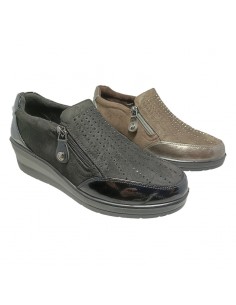 Zapato con cuña y cremallera