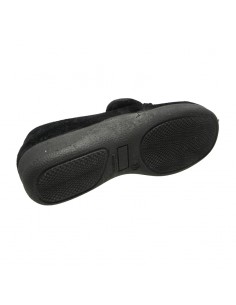 Zapatilla negra con velcro 2