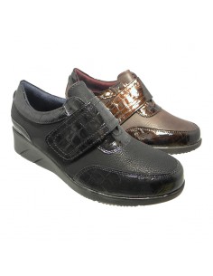 Zapato con cuña baja y...